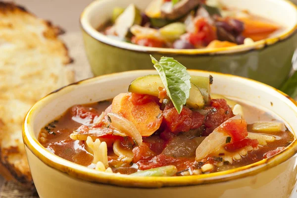 Horká domácí minestrone polévka — Stock fotografie