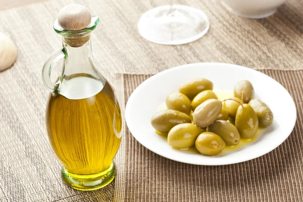 Traditionelles hausgemachtes Olivenöl — Stockfoto