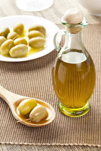 Traditionel hjemmelavet olivenolie - Stock-foto