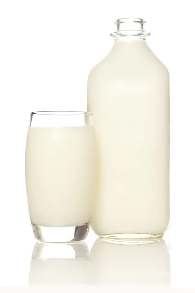 Vysoký organické sklo bílé mléko — Stock fotografie