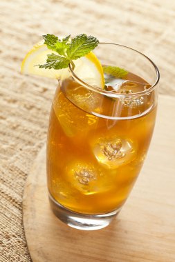 serinletici buzlu çay limon