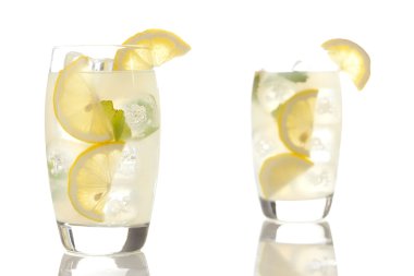 nane yaprakları ile organik taze limonata