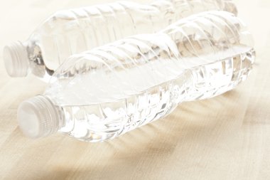 serinletici su bir şişe