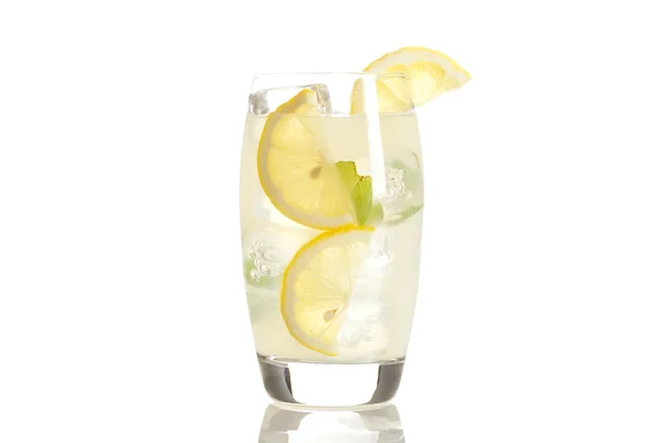 Nane yaprakları ile organik taze limonata — Stok fotoğraf