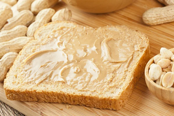 krem kahverengi fıstık ezmesi