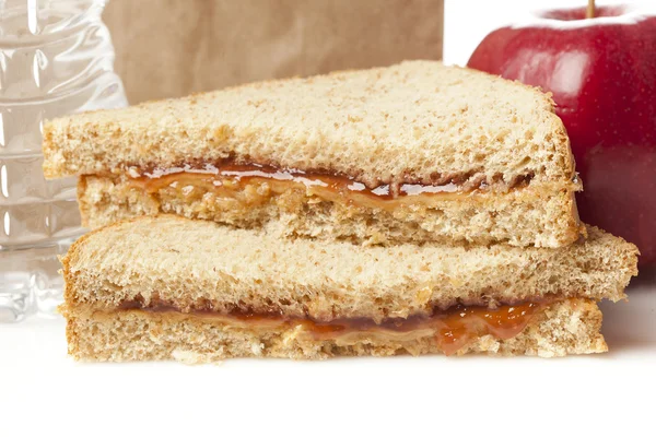 ev yapımı fıstık ezmesi ve jöle sandviç