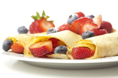 taze ev yapımı çilekli krep