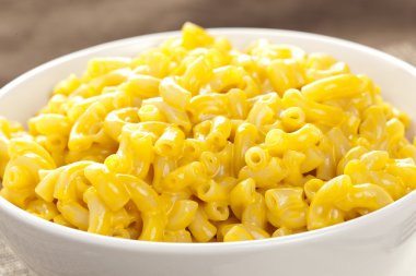 Makarna ve peynir bir kase