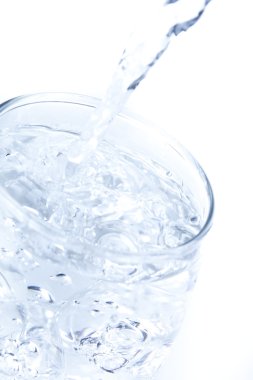 bir bardak taze temiz su