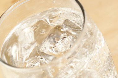 bir bardak taze temiz su