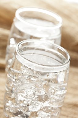 bir bardak taze temiz su
