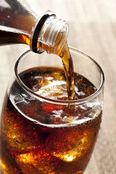 Refreshing Brown Soda with Ice — Stock Photo, Image