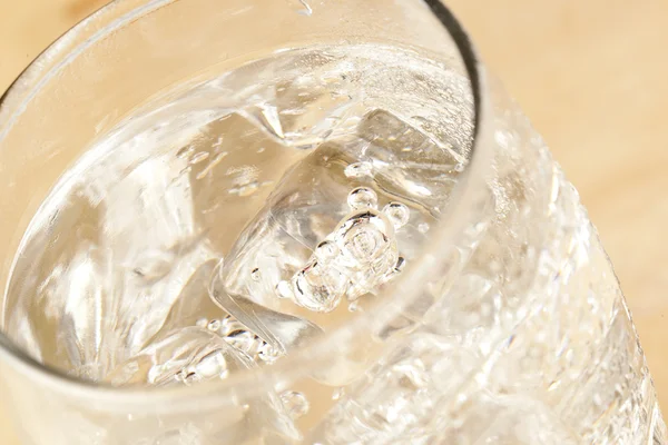 bir bardak taze temiz su