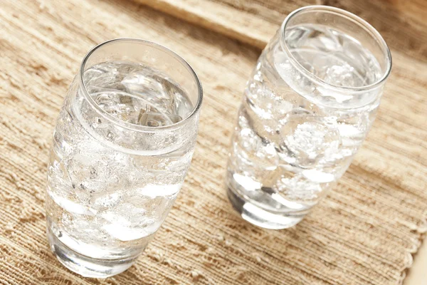 bir bardak taze temiz su