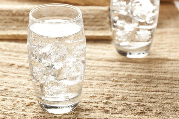 Świeżej czystej wody w szklance — Zdjęcie stockowe