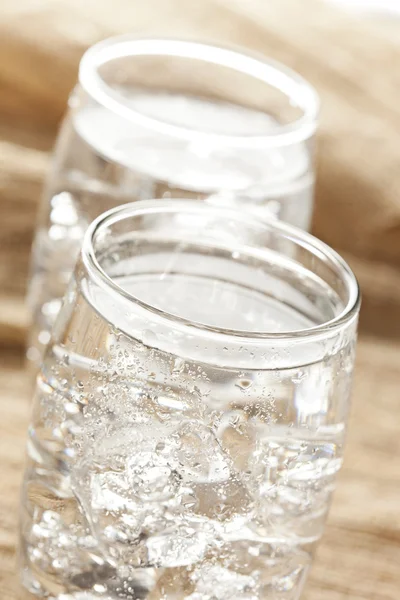 bir bardak taze temiz su