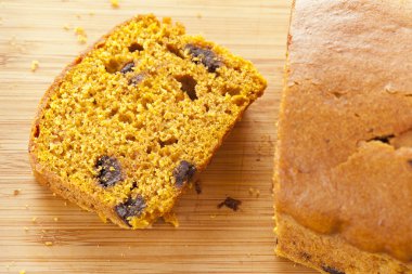 ev yapımı çikolata parçacıklı kabak ekmek