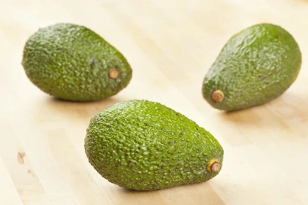 Органічні зеленої авокадо — стокове фото