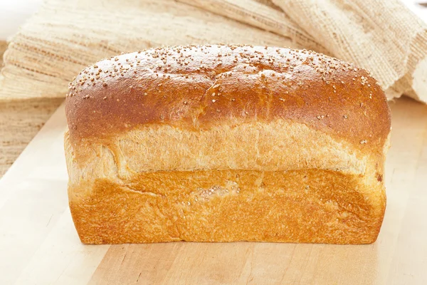 Φρέσκο βιολογικό ψωμί ολικής αλέσεως — Φωτογραφία Αρχείου