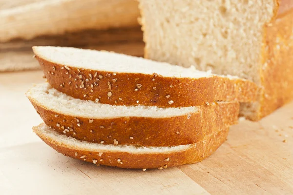 Fresh Organic Whole Wheat Bread — Stock Photo, Image