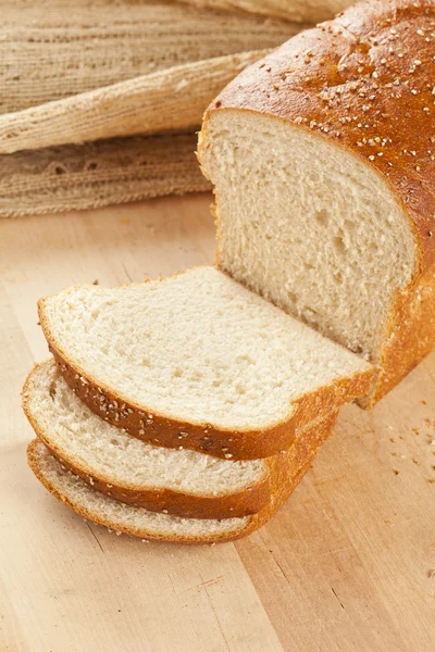 新鲜有机全麦面包 — 图库照片
