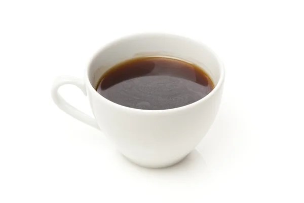 Caffè nero con chicchi di caffè — Foto Stock