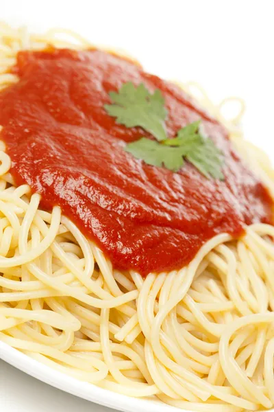 Massa de grão inteiro com molho de tomate — Fotografia de Stock