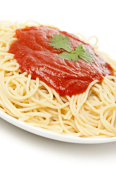 Massa de grão inteiro com molho de tomate — Fotografia de Stock