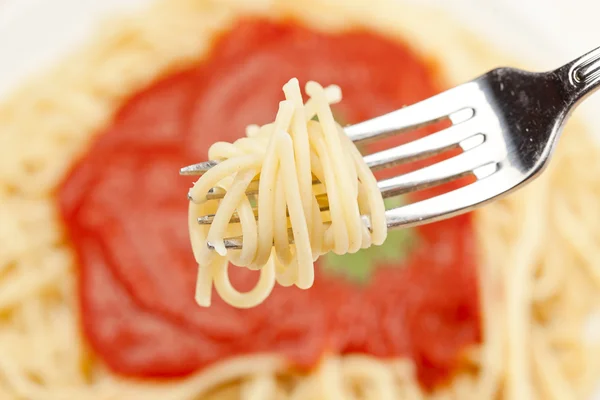 Pasta de grano entero con salsa de tomate —  Fotos de Stock