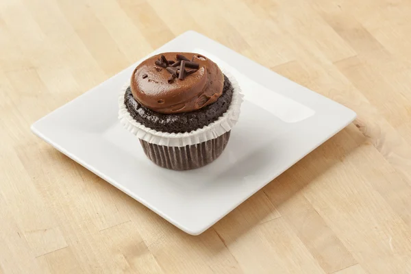 Chocolade berijpte cupcake — Stockfoto