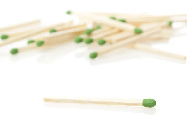 Grüne Streichhölzer aus Holz — Stockfoto