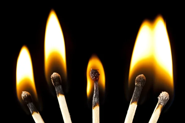 Fiammiferi di legno in fiamme — Foto Stock