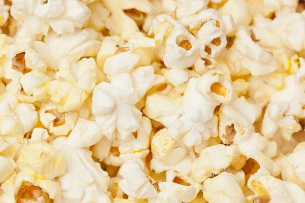 Krokante witte beboterde popcorn — Stockfoto