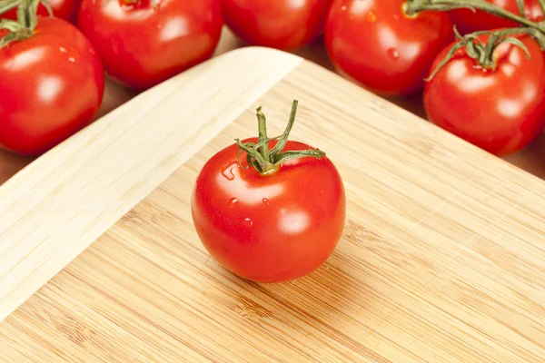 Ogranic 新鮮な完熟トマト — ストック写真
