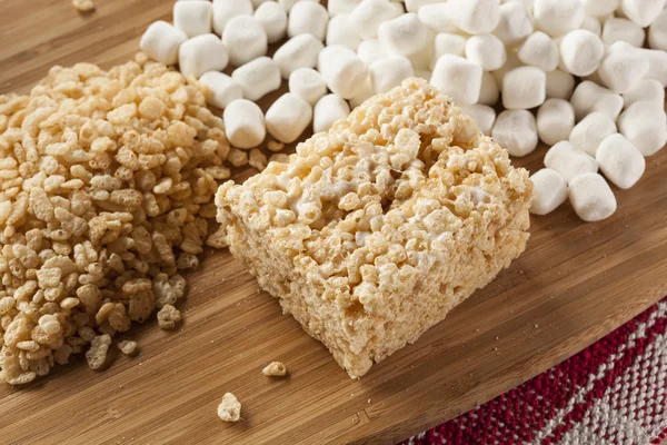 Tratar de arroz crocante de marshmallow — Fotografia de Stock