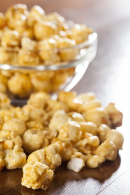 ev yapımı taze karamelli patlamış mısır haşhaş