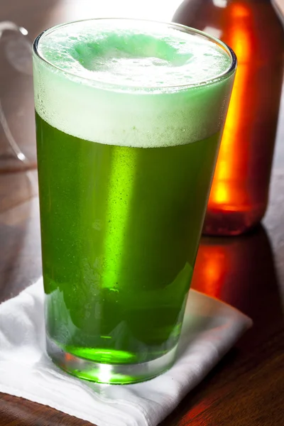 Dyed Green Beer for St. Patricks Day — Stock Photo, Image