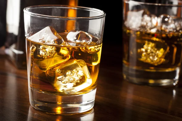 Golden Brown Whisky on the rocks — Stok Foto