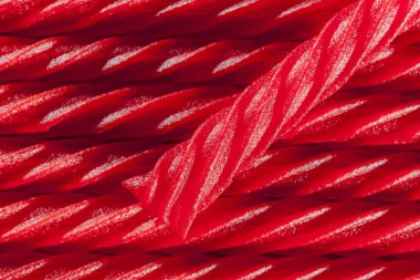 parlak kırmızı meyan şeker