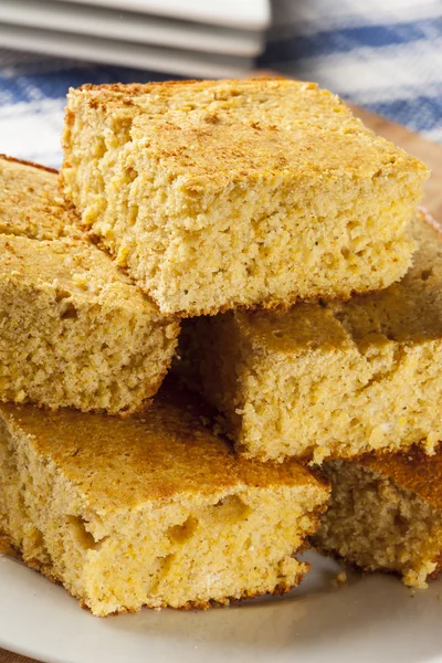 Золотой органический домашний кукурузный хлеб — стоковое фото