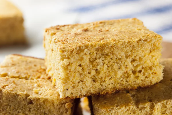 Золотий органічних домашнє кукурудзяний хліб — стокове фото