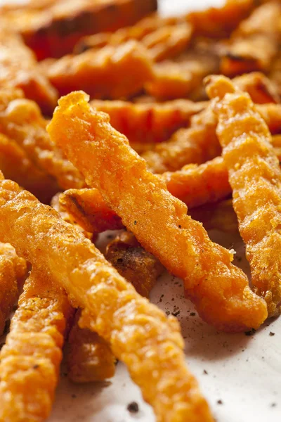 Fritas de batata doce orgânicas crocantes — Fotografia de Stock