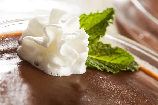 Varm hemlagad Chokladpudding — Stockfoto