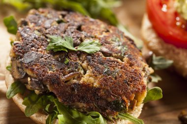 mantar ev yapımı organik vejetaryen burger