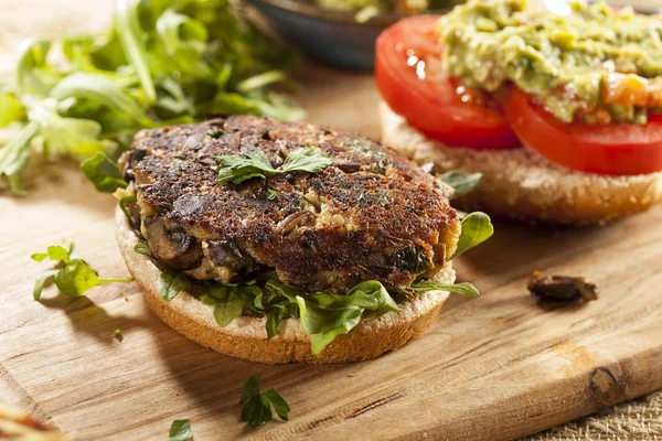 Hjemmelavet økologisk vegetarisk champignon burger - Stock-foto