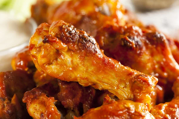 뜨겁고 Spicey 버팔로 닭 날개 — 스톡 사진