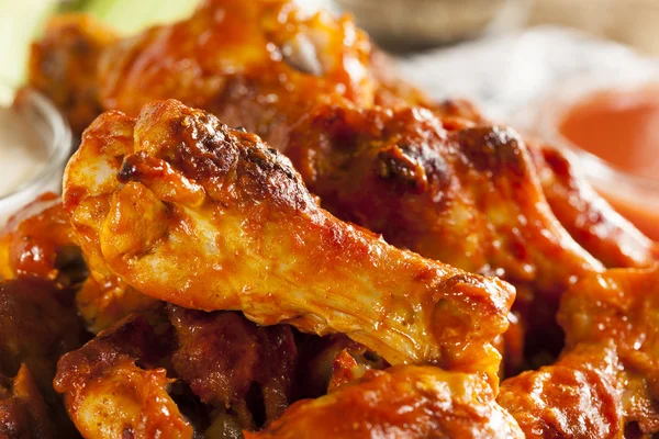 뜨겁고 Spicey 버팔로 닭 날개 — 스톡 사진