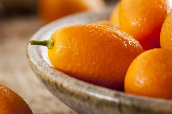 Čerstvé bio raw kumquaty — Stock fotografie