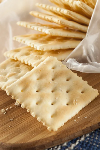 Organic Whole Wheat Soda Crackers — Stock Photo, Image