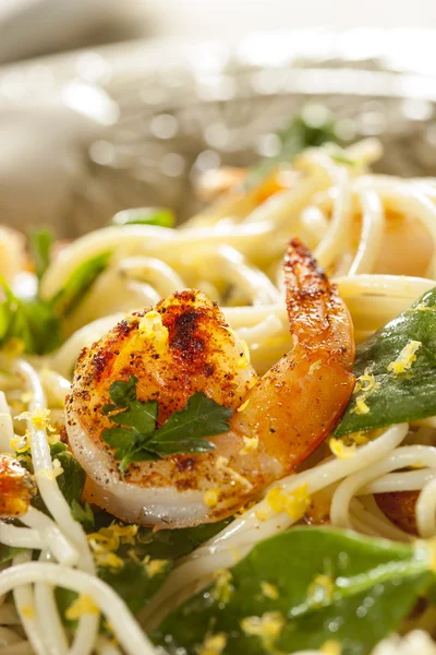 Homemade Lemon and Shrimp Pasta — Stock Photo, Image